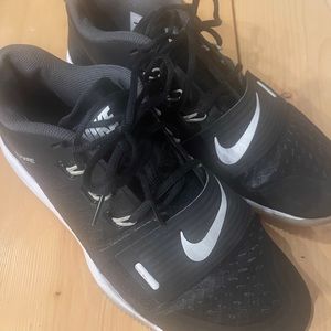 Black and white Nike Flywire athletic shoes. In great condition.